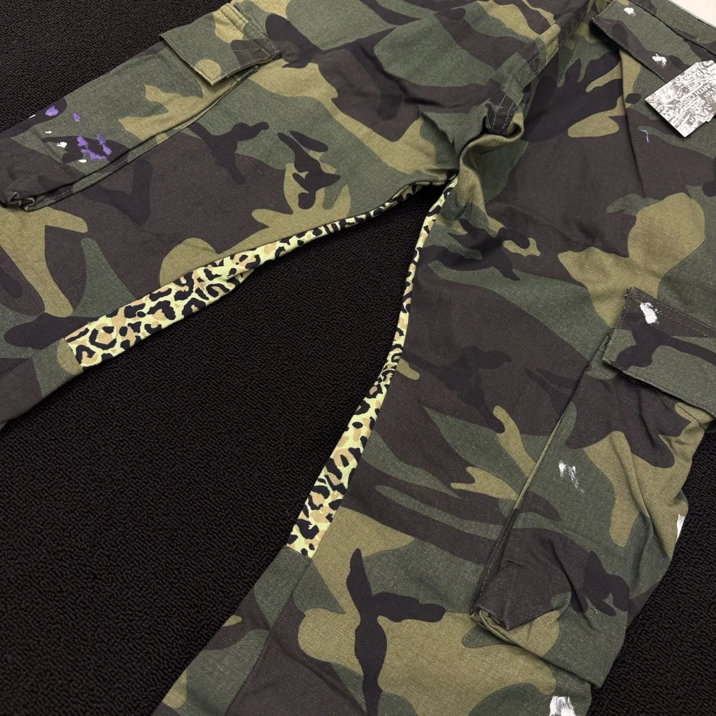P240 model number: D378 GALLERY DEPT. ss25 limited camouflage splicing printed bootcut jeans Size: 28, 30, 32, 34, 36 (S-XXL) Color: Camouflage Size reference: Pants length 100 102 104 106 106 Waist 72 76 80 84 88 Recommended weight S (about 110 pounds) M (about 120 pounds) L (about 140 pounds) XL (about 165 pounds) XXL (about 185 pounds)